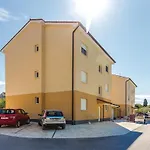 Appartement Three-bedroom In Medulin
