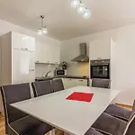 Three-bedroom In Appartement
