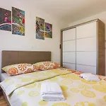 Appartement Three-bedroom In *