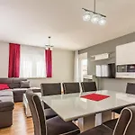 Appartement Three-bedroom In Medulin