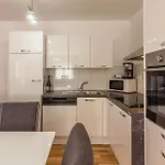 Three-bedroom In Appartement
