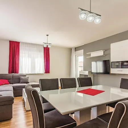Apartamento Three-bedroom In Medulin