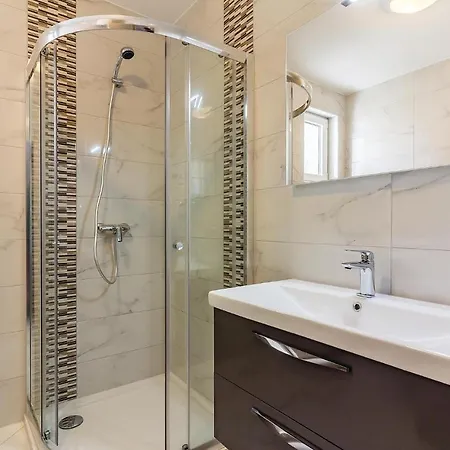 Three-bedroom In Apartamento *