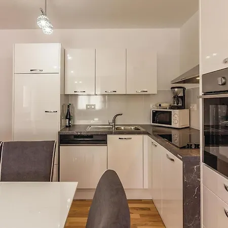 Amazing In With Wifi Apartment
