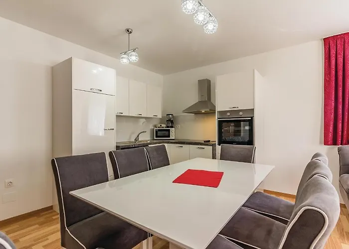 Three-bedroom In Appartement