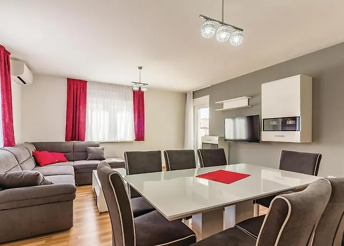 Appartement Three-bedroom In Medulin