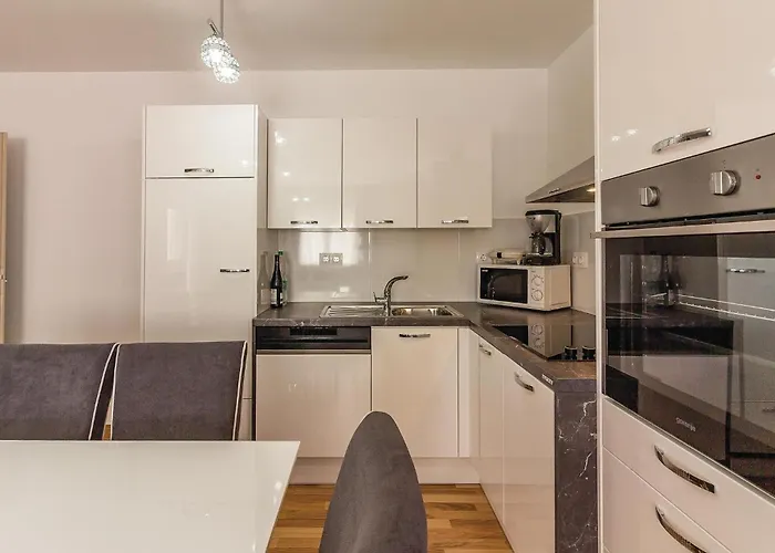 Three-bedroom In Appartement